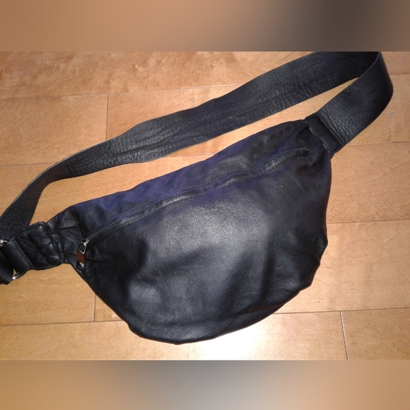 NEW Zara Man sheep leather Adjustable Waist Belt shoulder Croissant Bag Fanny - Picture 3 of 9